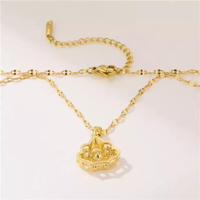 Elegant Diamond Pendant With Chain
