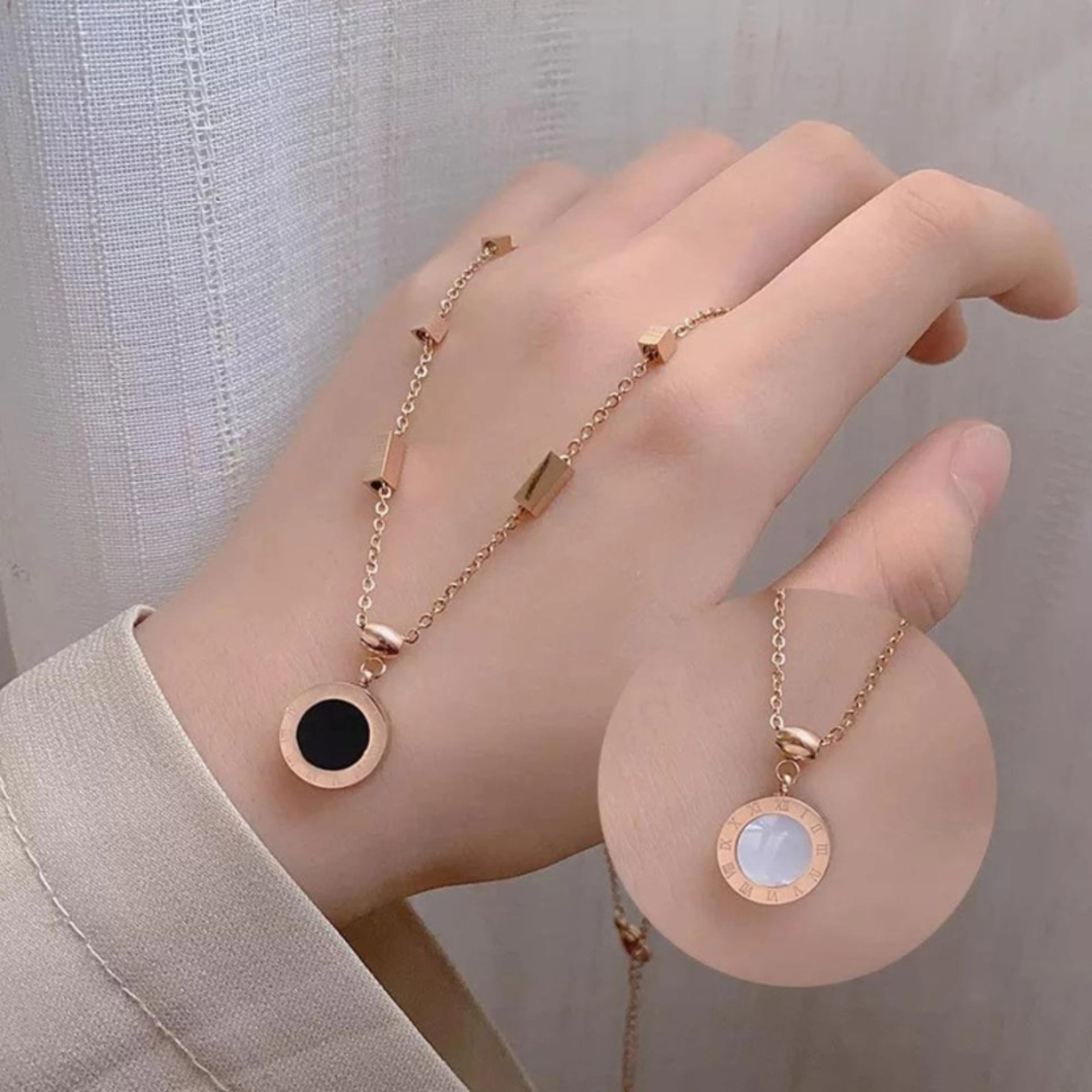 Rose Gold Round Necklace